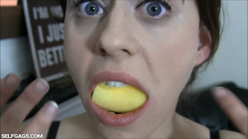Fetish girl Carleyelle sponge gagged
