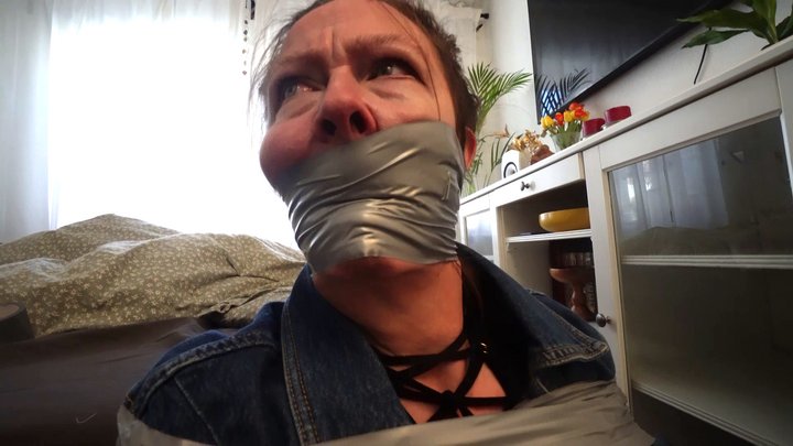 taylor-loudmouth-tape-trap-blueeyedbondage-featured