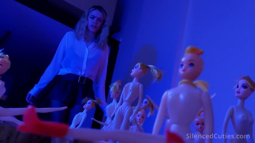 Nani discovers living dolls, ready to bind and gag her