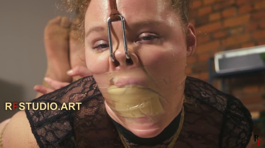 Nylon-covered feet and nose-hook angle in the hogtie
