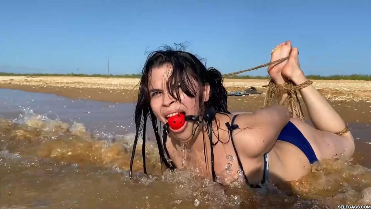 Beach-Girl-Hogtied-In-The-Shallows-21