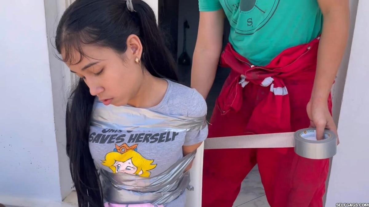 Bored-18-Year-Old-Wants-Sexy-Handyman-Bondage-Episode-1-Of-2-12