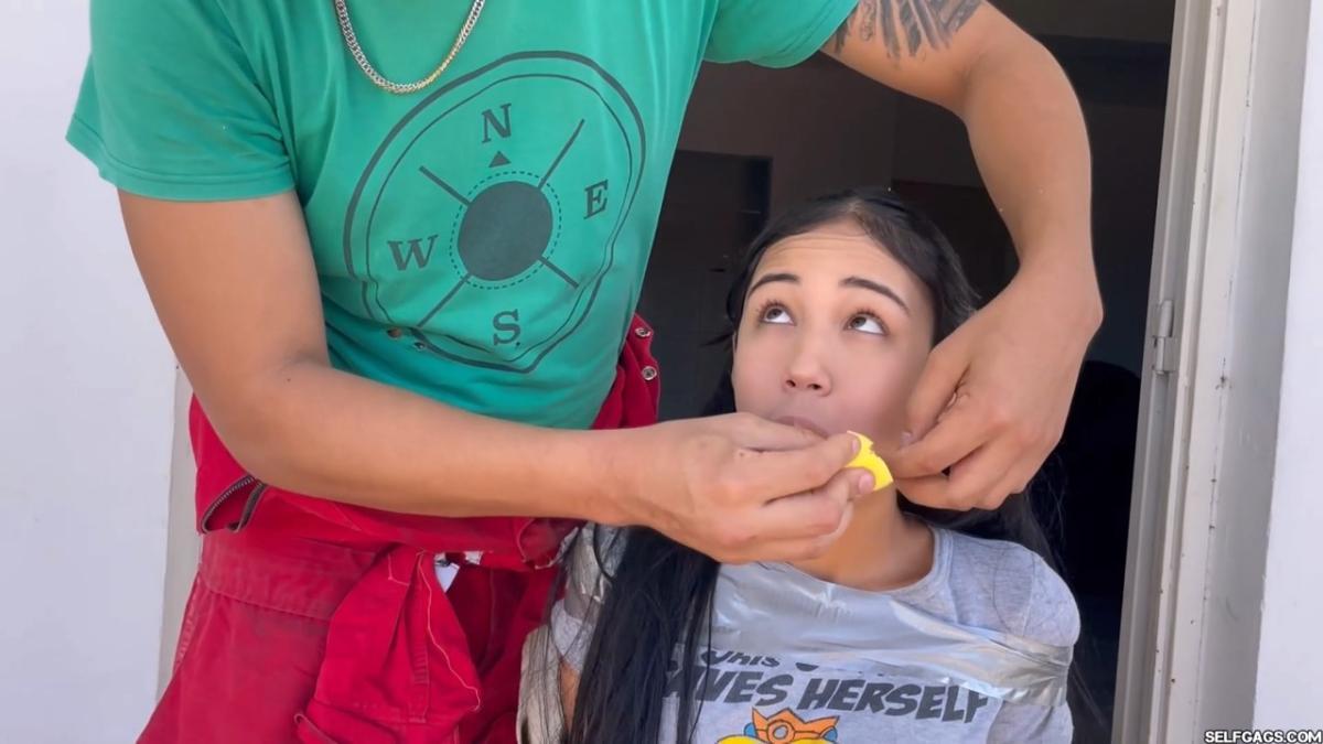 Bored-18-Year-Old-Wants-Sexy-Handyman-Bondage-Episode-1-Of-2-21