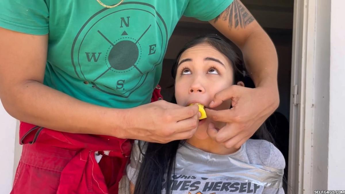 Bored-18-Year-Old-Wants-Sexy-Handyman-Bondage-Episode-1-Of-2-23