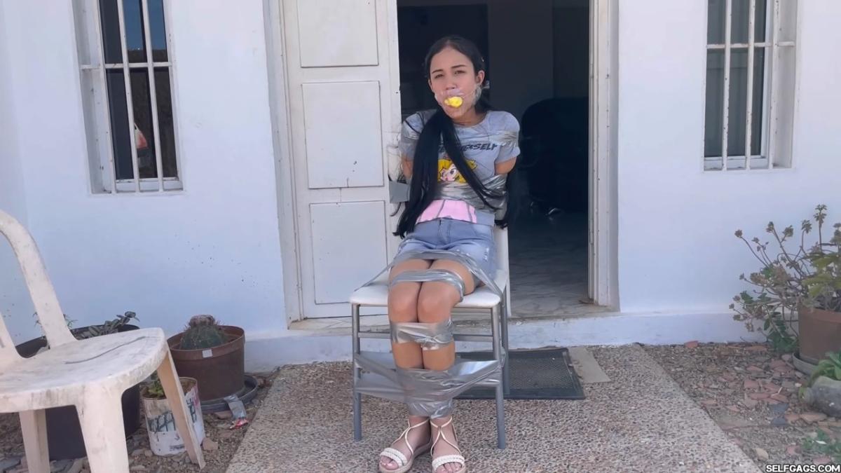 Bored-18-Year-Old-Wants-Sexy-Handyman-Bondage-Episode-1-Of-2-34