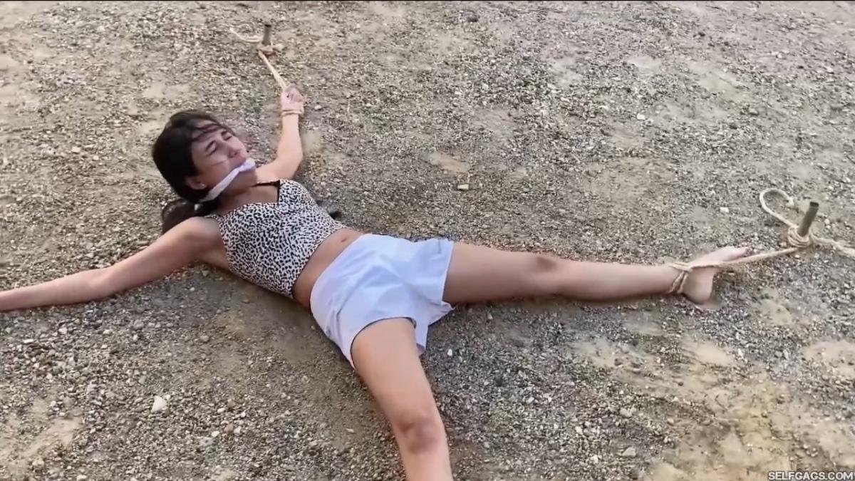 Bullied-Damsel-Dreams-Of-Revenge-In-Stakeout-Bondage-29