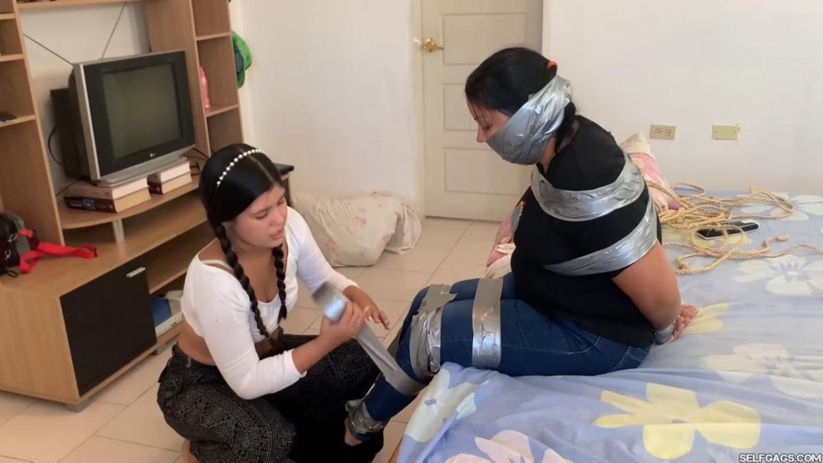 Exposing-Stepsisters-Secret-Bondage-Playdate-With-Nanny-17