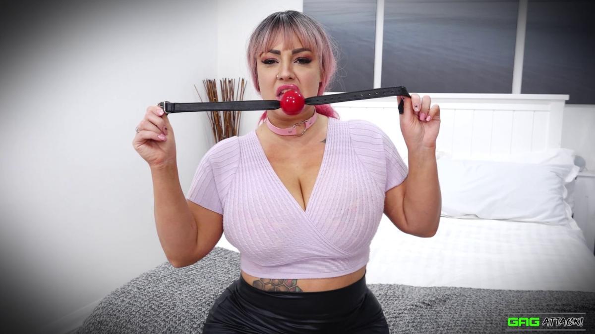 Frogtied woman in bondage