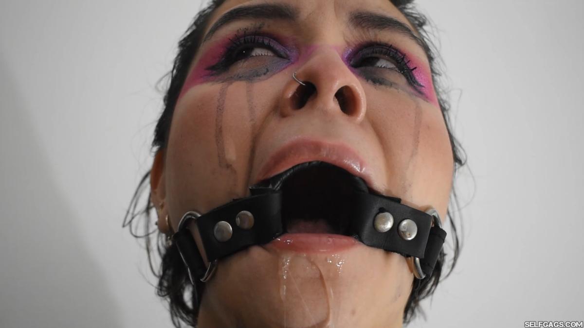 Gag-Reflex-Slut-Training-9