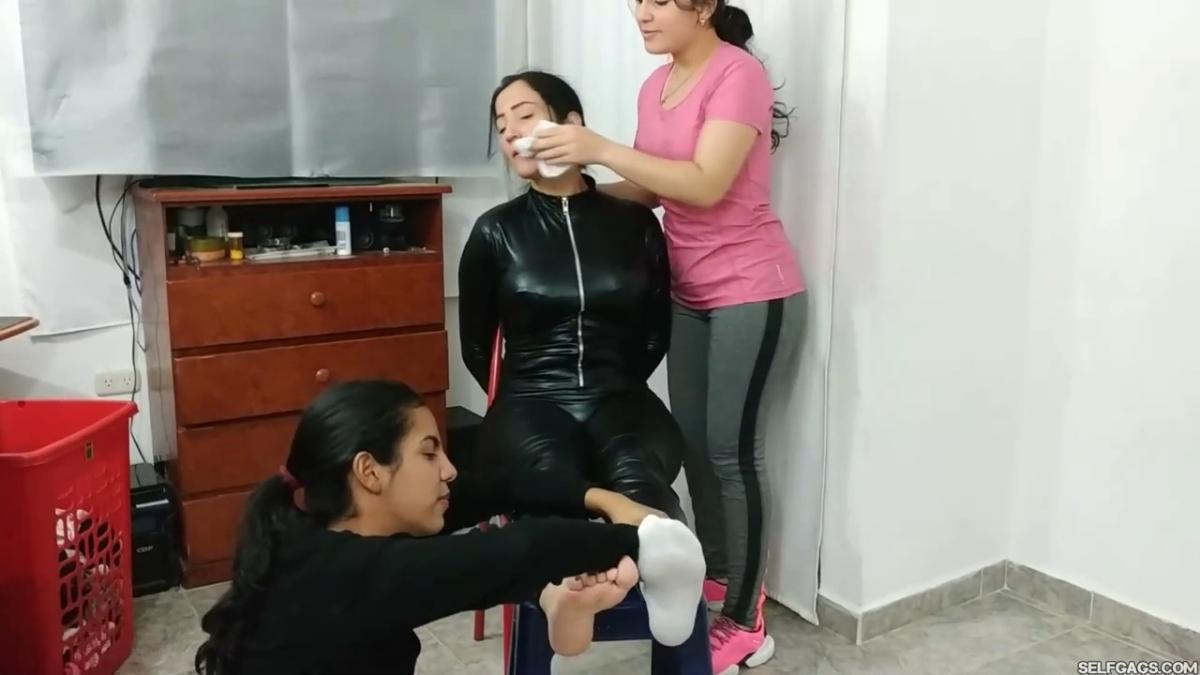 Laundry-Sniffing-Catburglar-Foot-Worshipped-4