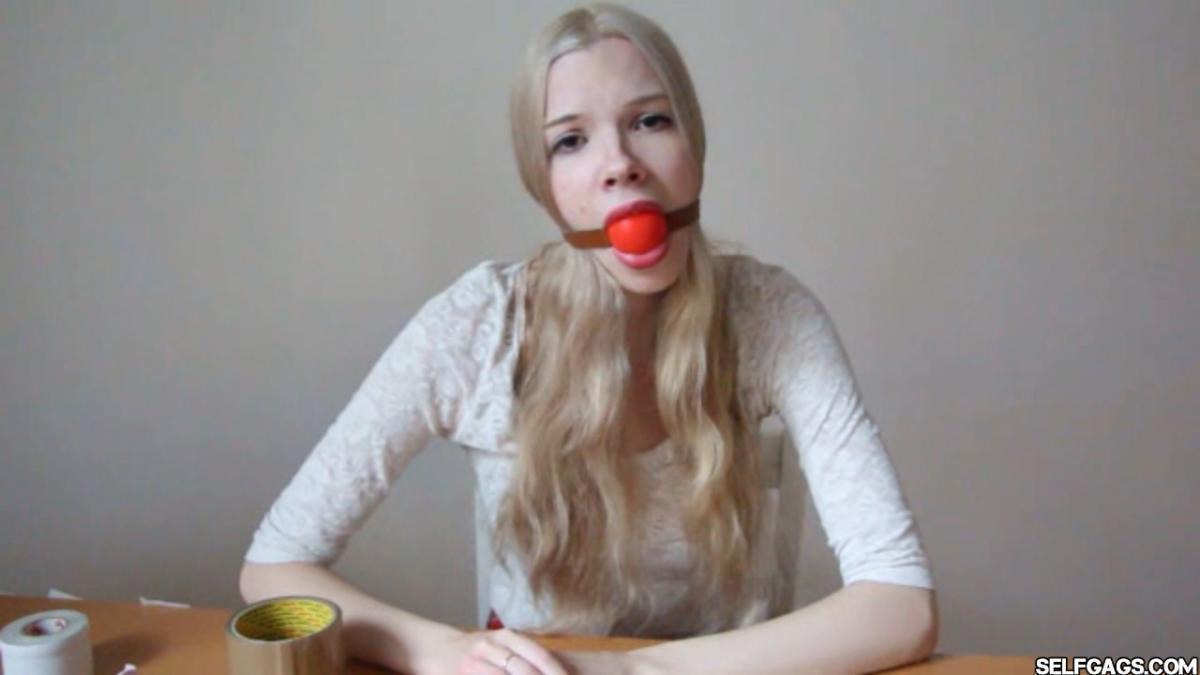 Scandinavian-Girl-Vanessa-Self-Gagged-10