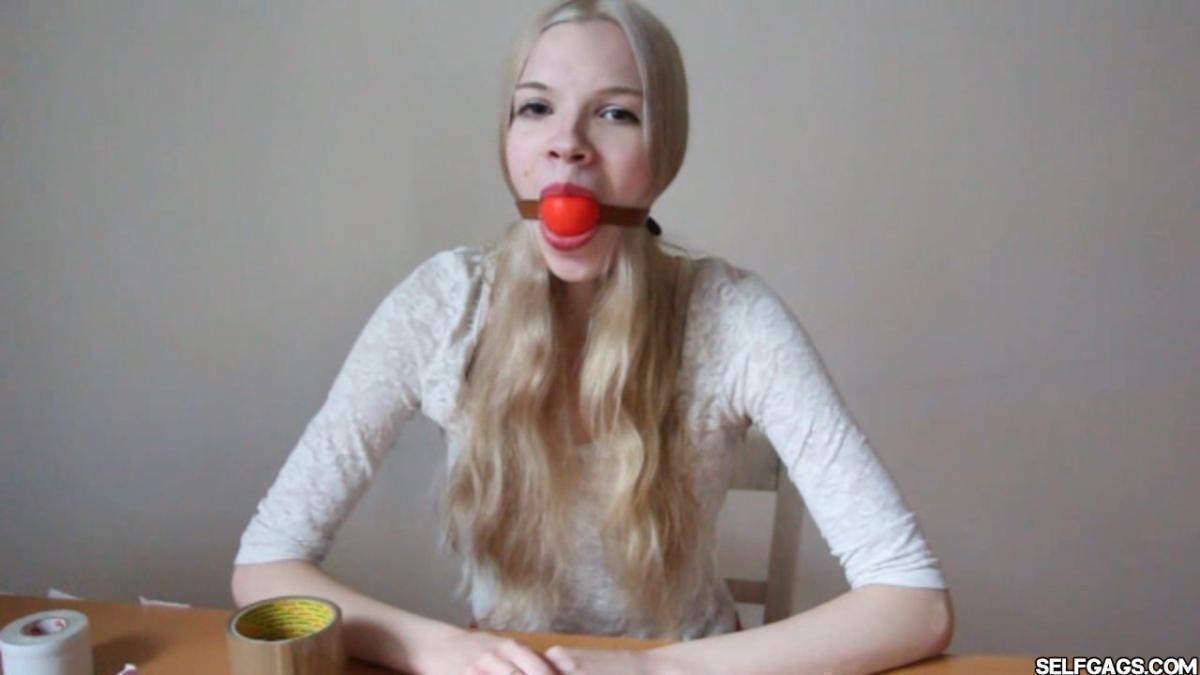Scandinavian-Girl-Vanessa-Self-Gagged-11