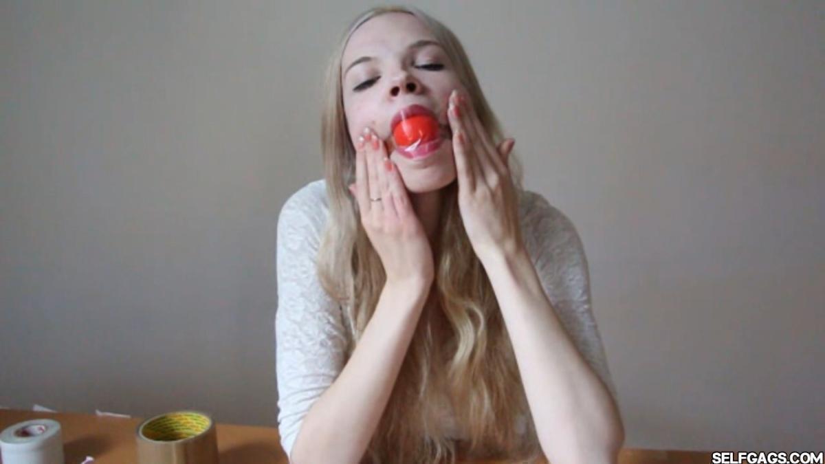 Scandinavian-Girl-Vanessa-Self-Gagged-13