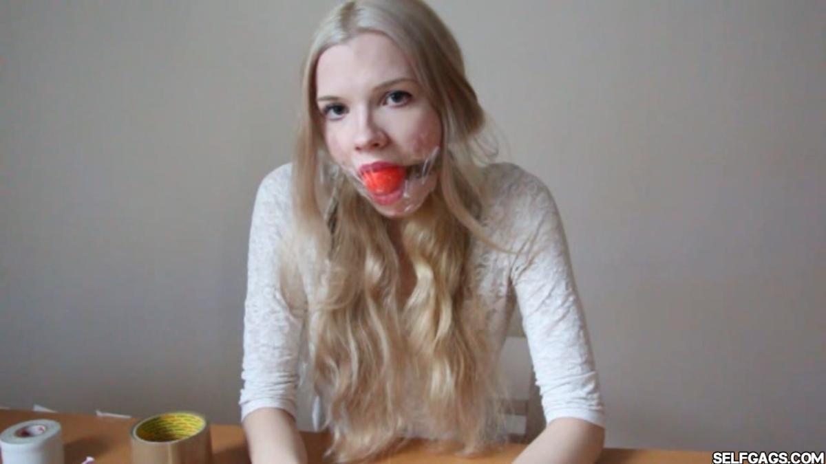 Scandinavian-Girl-Vanessa-Self-Gagged-16