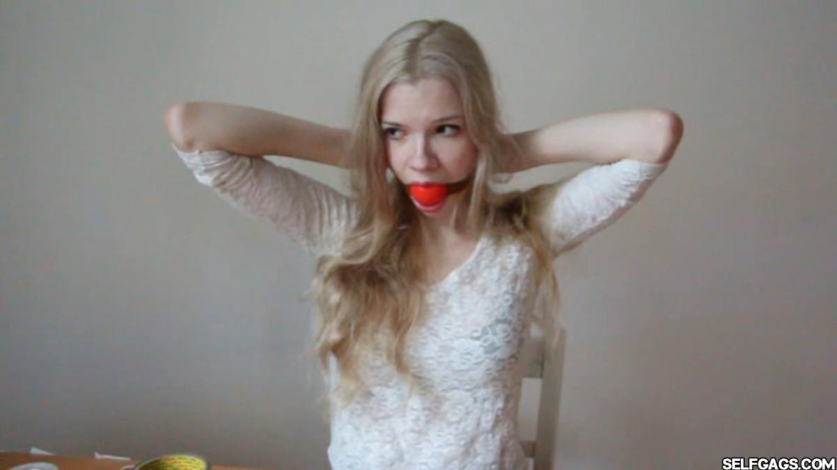 Scandinavian-Girl-Vanessa-Self-Gagged-25
