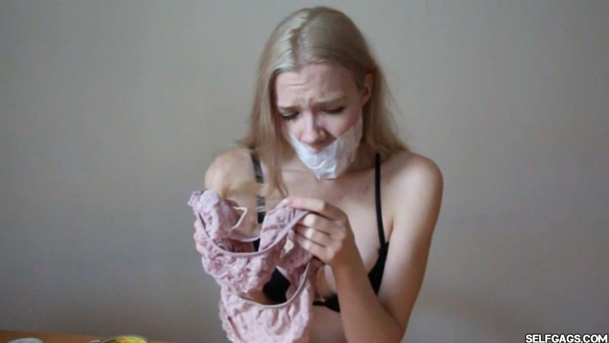 Scandinavian-Girl-Vanessa-Self-Gagged-44