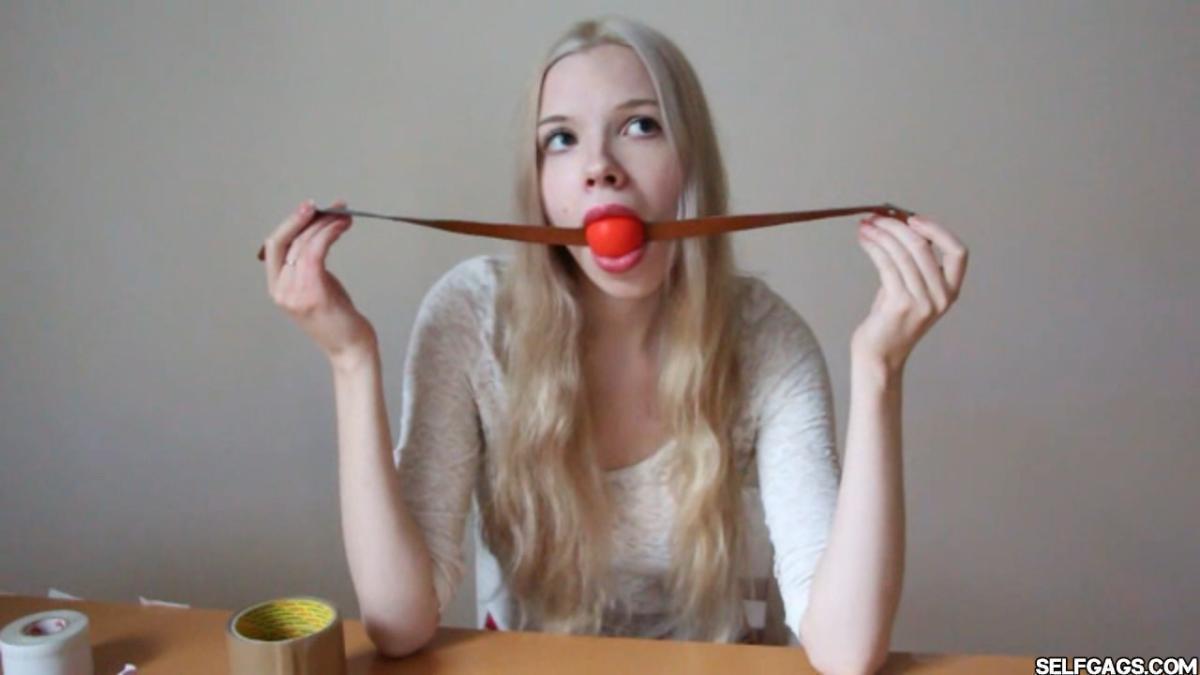 Scandinavian-Girl-Vanessa-Self-Gagged-8