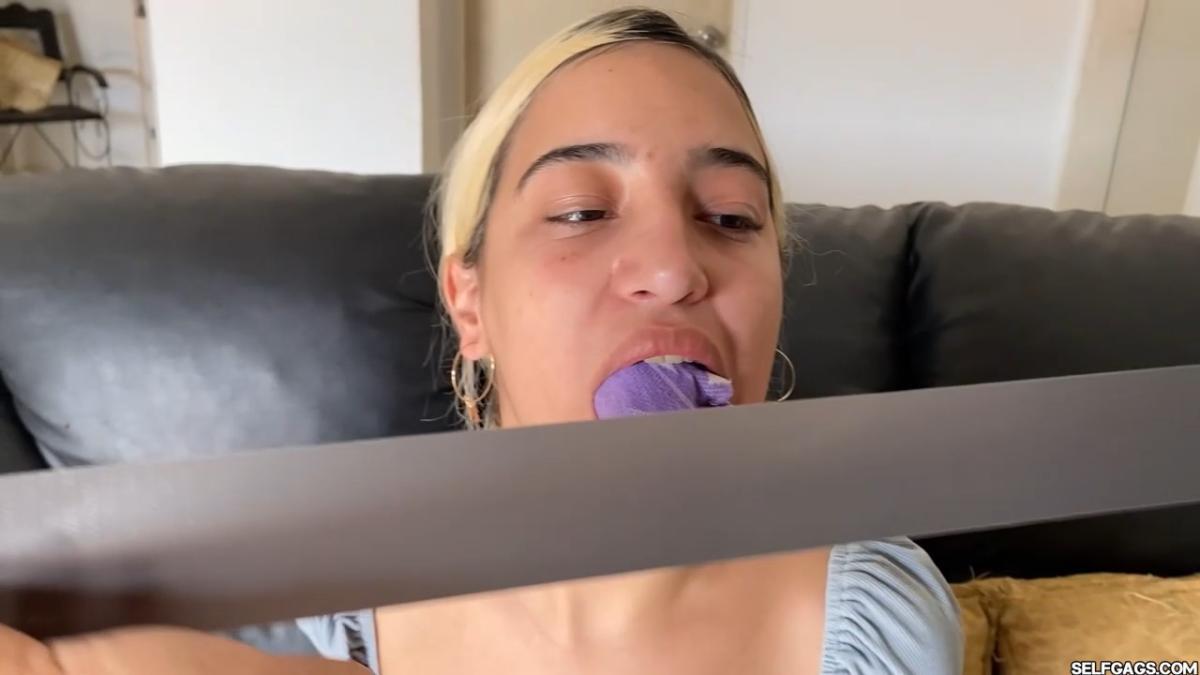 Sexy-Girl-Wants-To-Be-Tied-Up-By-Woman-14