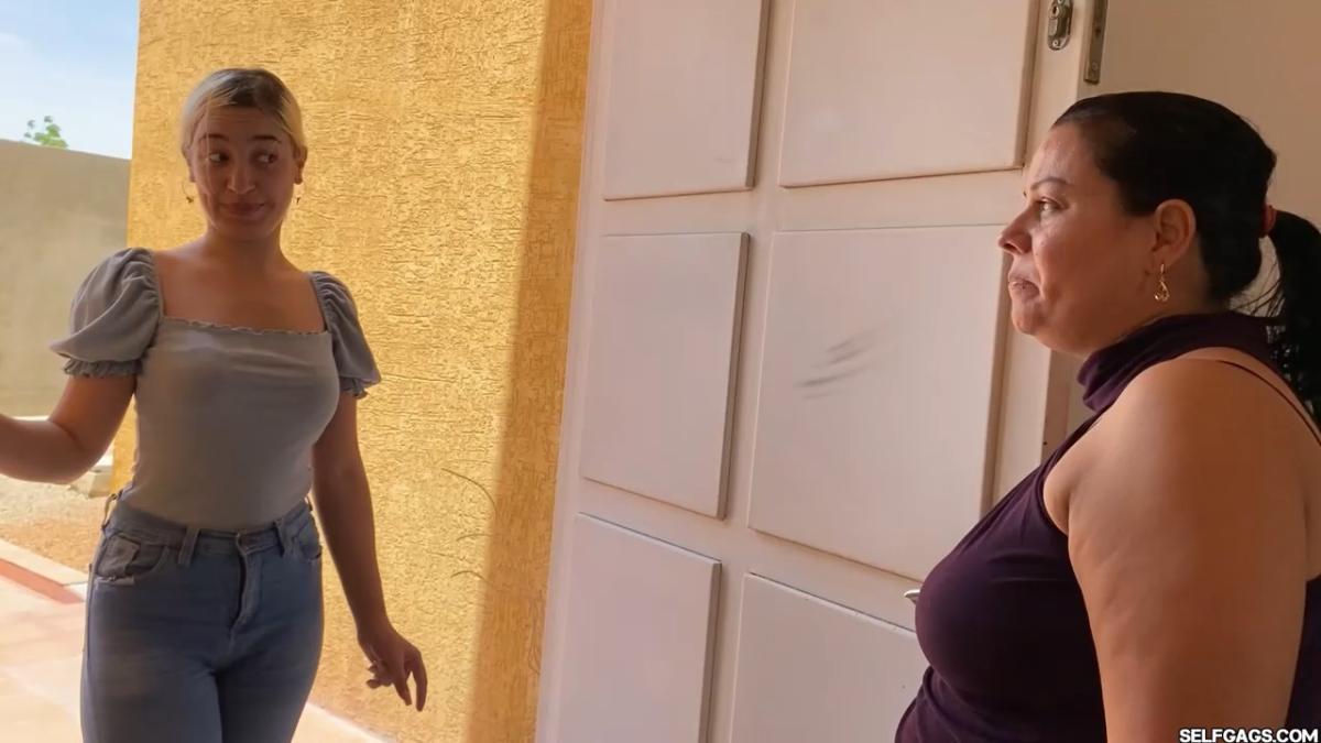 Sexy-Girl-Wants-To-Be-Tied-Up-By-Woman-2