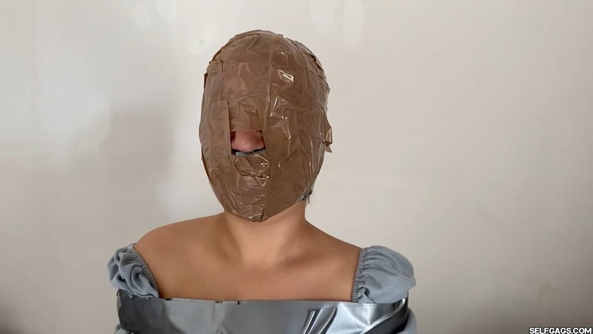 Sexy-Girl-Wants-To-Be-Tied-Up-By-Woman-40