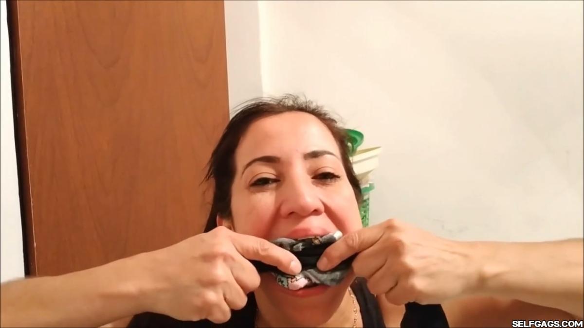 Sexy self-gagged Latina MILF