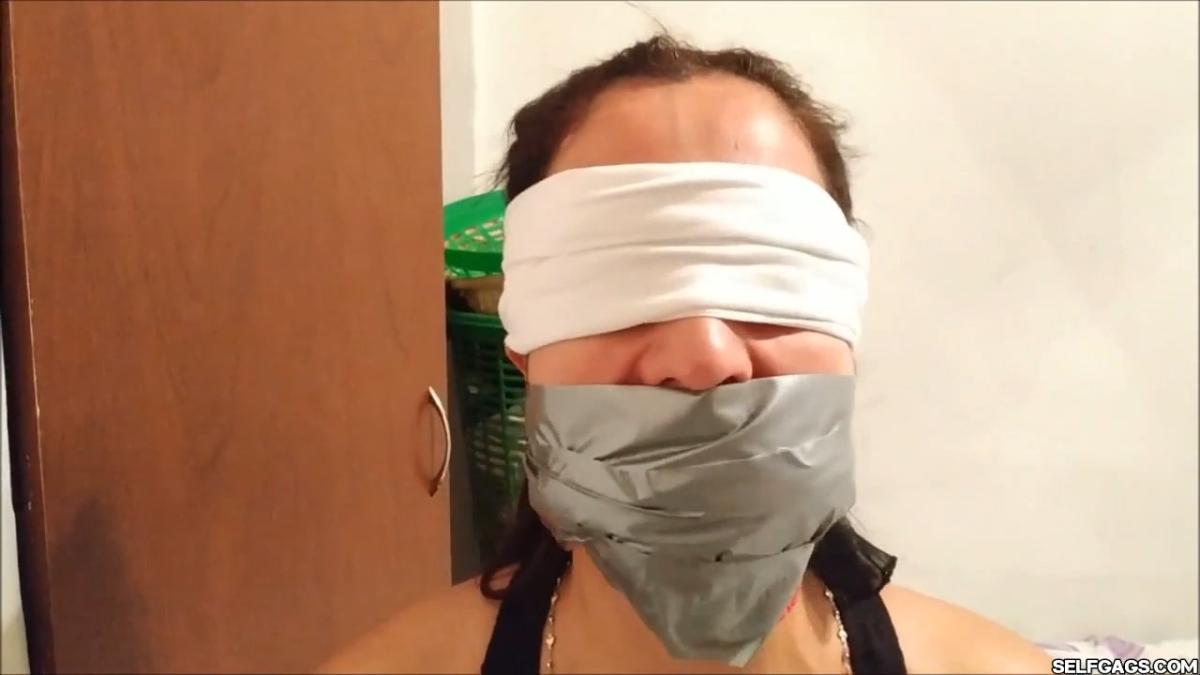 Sexy self-gagged Latina MILF