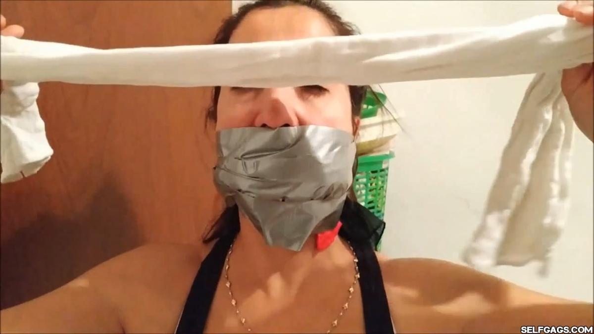 Sexy self-gagged Latina MILF