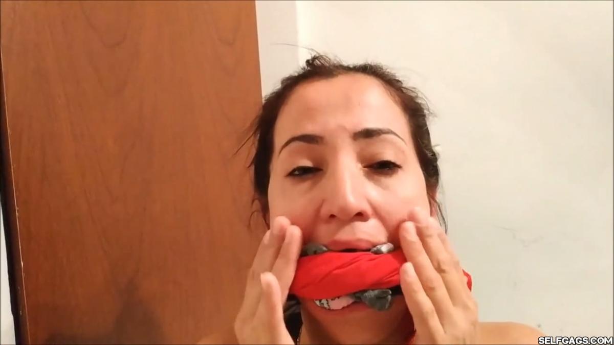 Sexy self-gagged Latina MILF