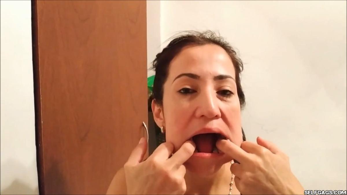 Sexy self-gagged Latina MILF