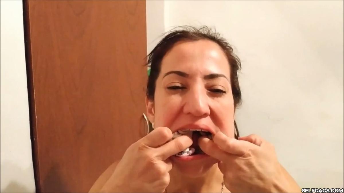 Sexy self-gagged Latina MILF
