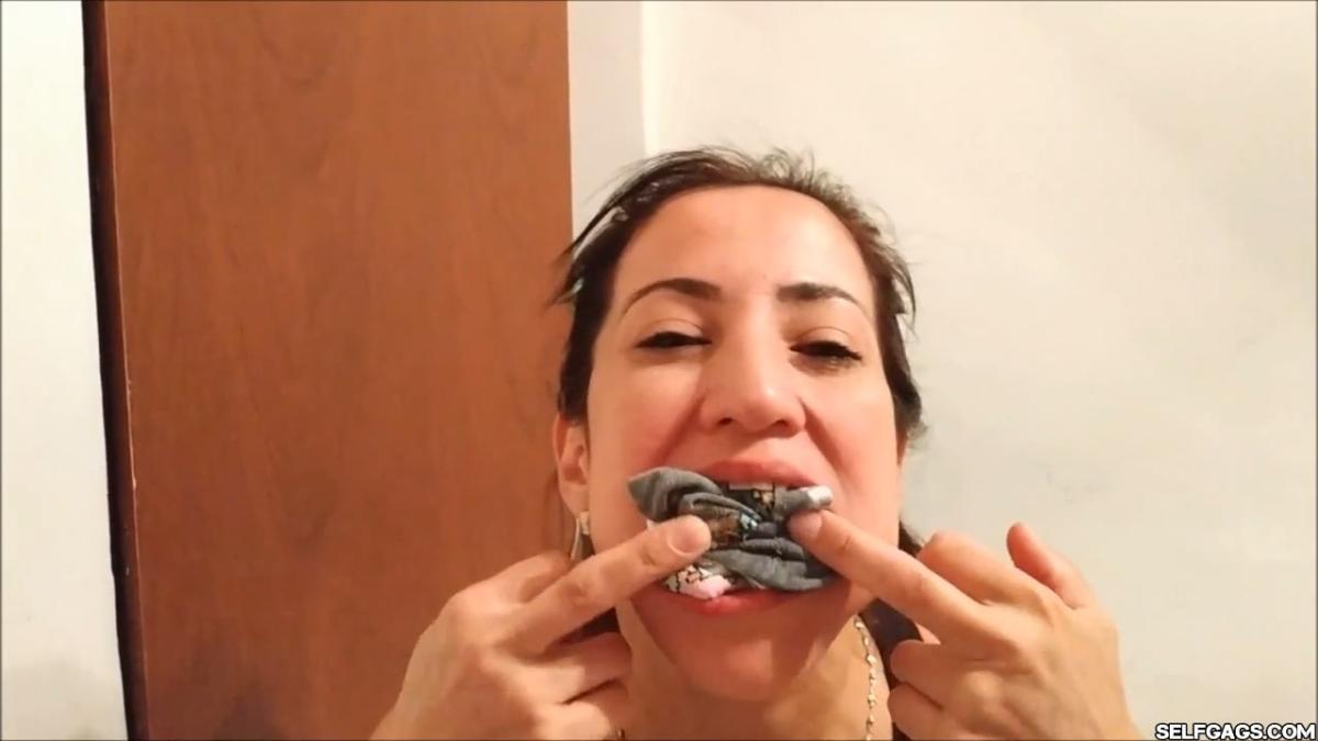 Sexy self-gagged Latina MILF