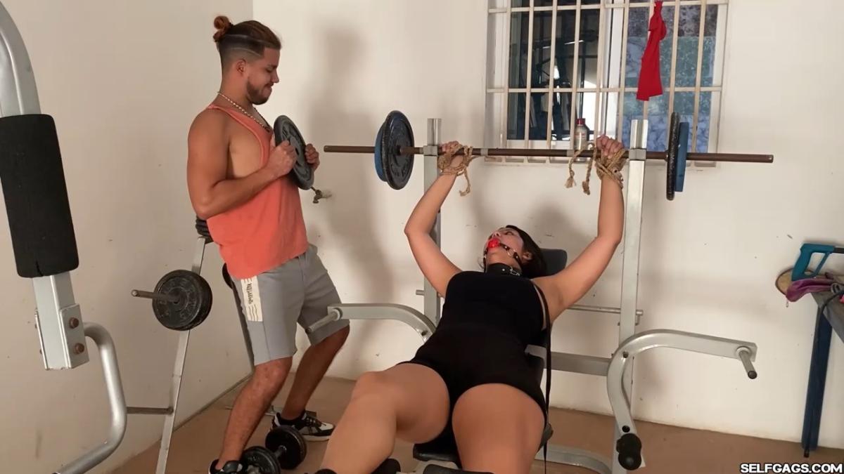 Slave-Training-Personal-Trainer-35