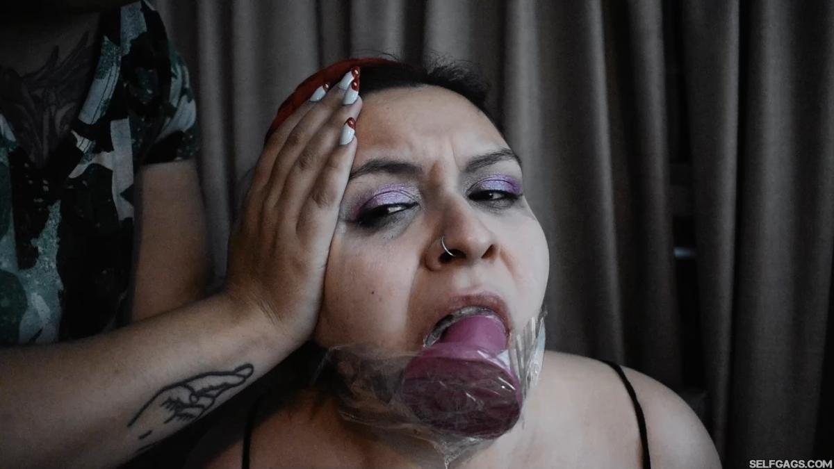 Special-Blowjob-Training-For-Cock-Craving-Roommate-10