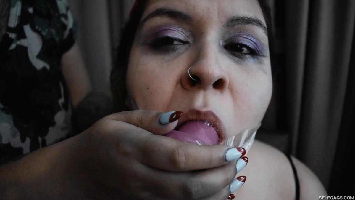Special-Blowjob-Training-For-Cock-Craving-Roommate-11