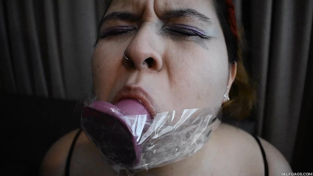 Special-Blowjob-Training-For-Cock-Craving-Roommate-9