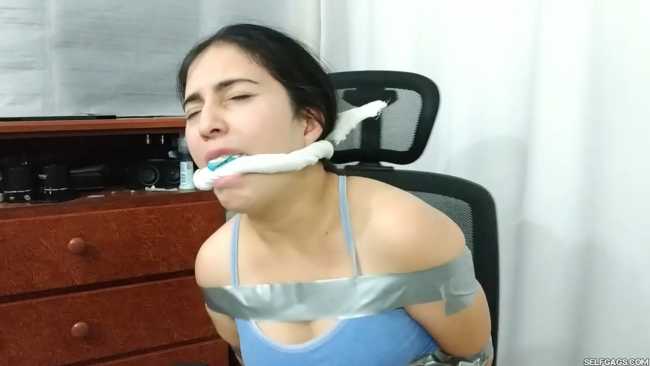 Big sister gagged with panties and cleave gag