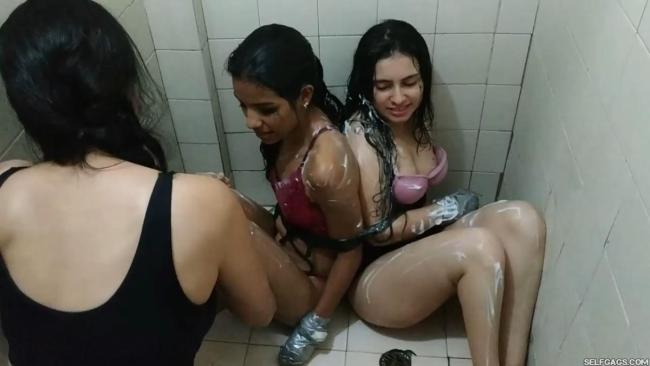 Bondage-In-The-Shower-6