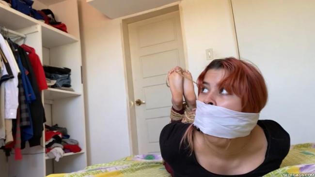 Curious-Bondage-Girl-Rope-Tied-For-The-First-Time-25
