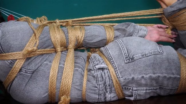 Fatima-AlterEgoRey-Rope-Hogtie-Elbow-Bondage-4