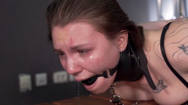 brambles-brutal-foot-whip-hell-3