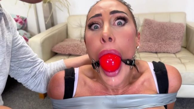 detective-mila-amora-ball-gagged