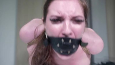 russian-girls-in-fetish-vialika-leather-gag-04