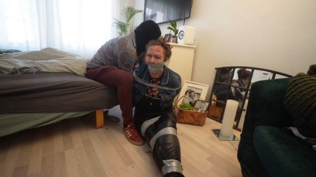 taylor-loudmouth-tape-trap-blueeyedbondage-1